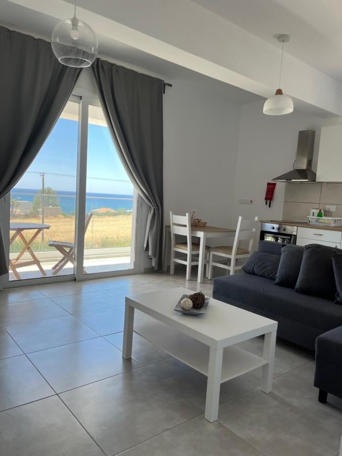 Blue Seaview Appartments 파포스 외부 사진