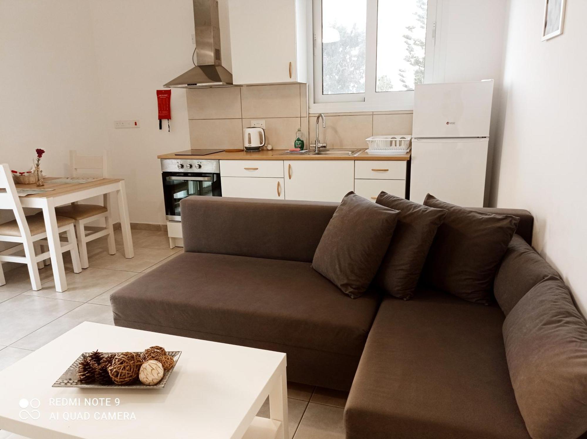 Blue Seaview Appartments 파포스 외부 사진